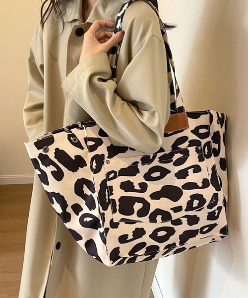 florist（フローリスト）の「【A4収納可・軽量】レオパード柄カジュアルスクエアトートバッグ（トートバッグ・レディース・ベージュ/ピンク・FREE）」の6枚目の写真