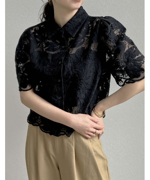 Re:EDIT（リエディ）の「[2024 SUMMER COLLECTION]エンブロイダリークロップドパフスリーブシャツ（シャツ/ブラウス・レディース・ブラック/アイボリー・MEDIUM/LARGE）」の7枚目の写真