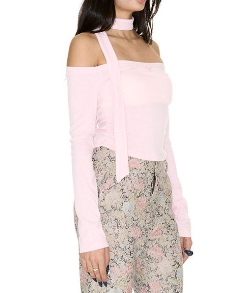 SETSETSET(セットセットセット)の「【SETSETSET】JENNIE OFF-SHOULDER LOGO TOP / 【セットセットセット】ネクタイセットオフショルダーロゴ長袖Tシャツ(Tシャツ/カットソー・レディース・イエロー/パープル/チャコール/ピンク/ブラック・ONE SIZE)」の5枚目の写真