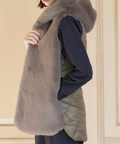 INED CLARO（イネドクラロ）の「エコファー×キルティングダウンベスト（ダウンベスト・レディース・モカ/アイボリー・フリー）」の2枚目の写真