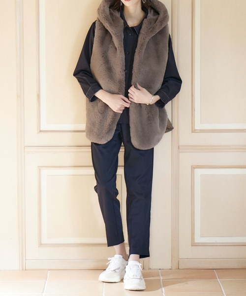 INED CLARO（イネドクラロ）の「エコファー×キルティングダウンベスト（ダウンベスト・レディース・モカ/アイボリー・フリー）」の12枚目の写真