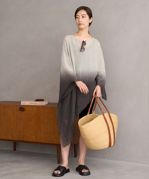 IENA（イエナ）の「PROTAGONISTA/プロタゴニスタ poncho ポンチョ（その他トップス・レディース・チャコールグレー・FREE）」の2枚目の写真