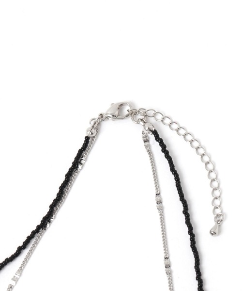 BAYFLOW（ベイフロー）の「Ｃリボンビーズ2連ネックレス（ネックレス・レディース・ブラック/ゴールド・FREE）」の4枚目の写真