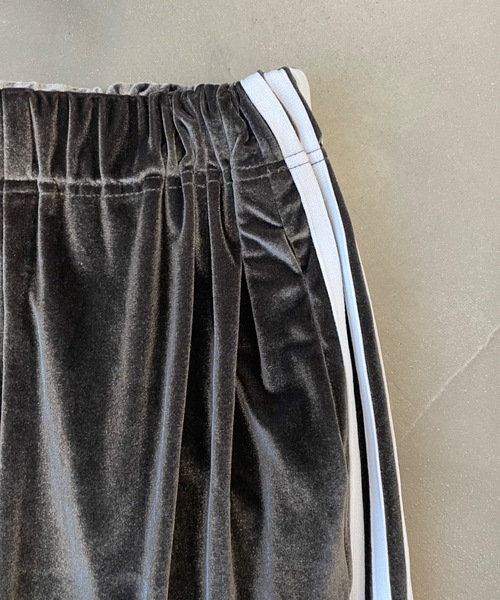 SHAGGIE（シャギー）の「サイドラインベロアルーズパンツ（その他パンツ・レディース・ブラウン/ネイビー・FREE）」の12枚目の写真