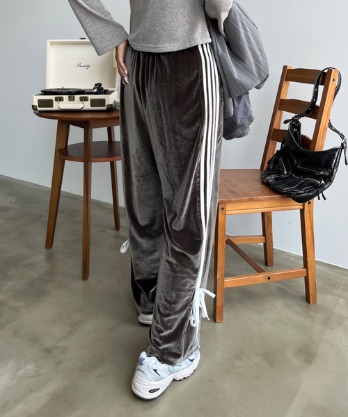 SHAGGIE（シャギー）の「サイドラインベロアルーズパンツ（その他パンツ・レディース・ブラウン/ネイビー・FREE）」の4枚目の写真