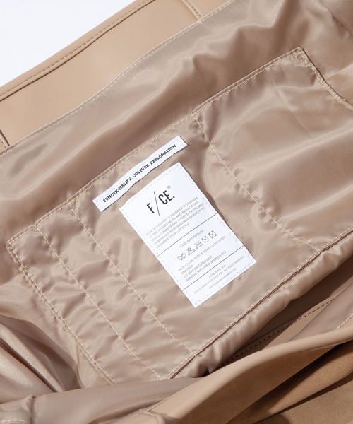 F/CE. （エフシーイー）の「F/CE. TECH LEATHER 2WAY TOTE / エフシーイー テック レザー 2WAY トート（トートバッグ・メンズ・グレー/ベージュ・FREE）」の8枚目の写真