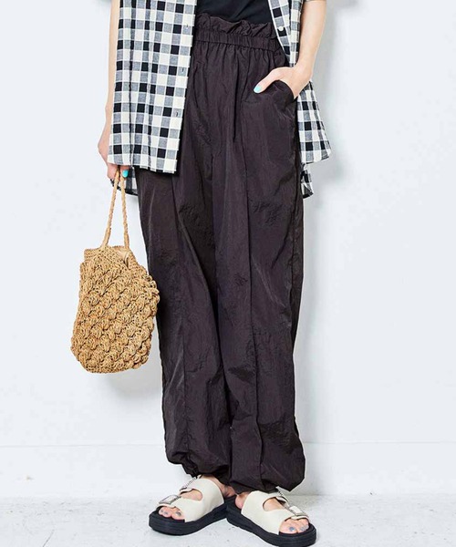 リブ イン コンフォート 莉子さんとつくった 街でも山でも これさえあれば！なオールラウンド２－ＷＡＹパンツ〈スモーキーブラウン〉（その他パンツ）｜Live in comfort（リブインコンフォート）