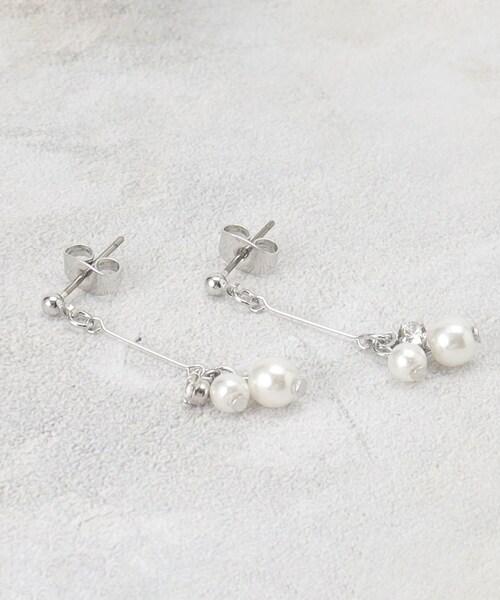 OPAQUE.CLIP（オペークドットクリップ）の「◆ビジュー×フェイクパールピアス（ピアス（両耳用）・レディース・シルバー/ゴールド・00）」の2枚目の写真