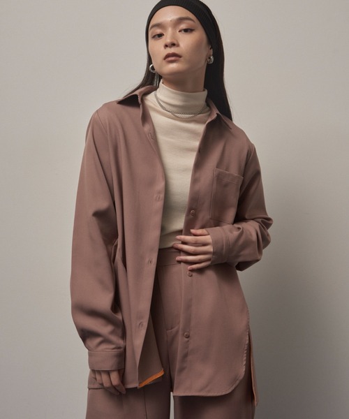 Solace(ソレイス)の「バックデザインオーバーサイズタックシャツ/ セットアップ対応(シャツ/ブラウス・レディース・ブラウン/ネイビー・FREE)」の14枚目の写真