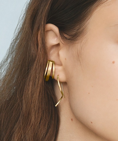 kiehtova（キエトヴァ）の「【kiehtova】WAVE HOOK PIERCE KT3（ピアス（両耳用）・レディース・シルバー/ゴールド・FREE）」の2枚目の写真