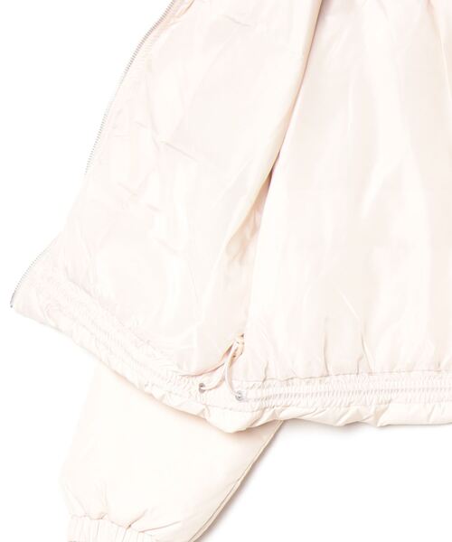 Calvin Klein(カルバン・クライン)の「クラッシック ショート パッファージャケット(その他アウター・レディース・ベージュ/ブラック・XS/S/M)」の4枚目の写真