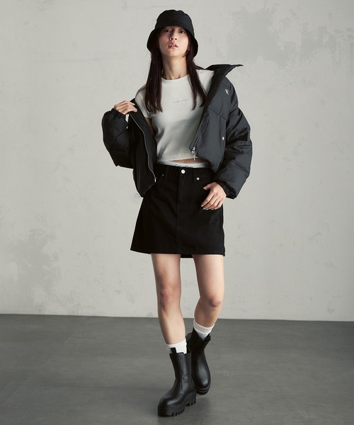 Calvin Klein(カルバン・クライン)の「クラッシック ショート パッファージャケット(その他アウター・レディース・ベージュ/ブラック・XS/S/M)」の10枚目の写真