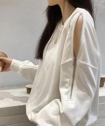 leune（ルネ）の「オープンショルダーZIPスウェット/デザイントレーナー（スウェット）」