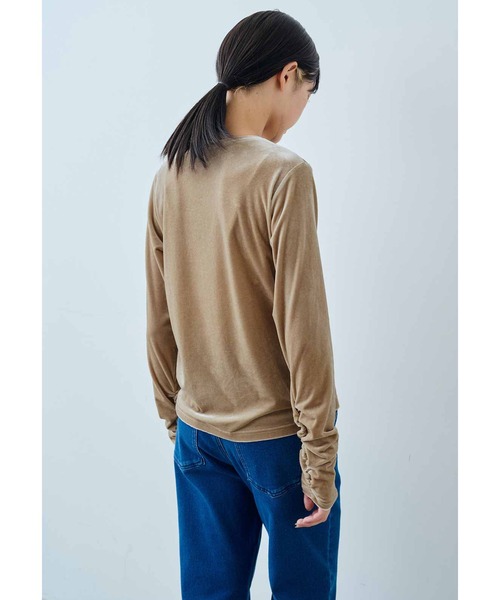 IEDIT（イディット）の「ＩＥＤＩＴ　袖シャーリングで着映えるベロアトップス（Tシャツ/カットソー・レディース・ブラウン/サックスブルー/ベージュ・LL/3L/M/L/S/4L）」の11枚目の写真