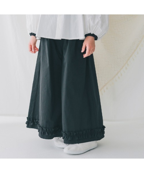 NHT(エヌエイチティー)の「エヌエイチティー フリルロングパンツ(その他パンツ・キッズ・ベージュ系その他6/インディゴブルー/ブラック・120cm/130cm/140cm/150cm/160cm/110cm)」の3枚目の写真
