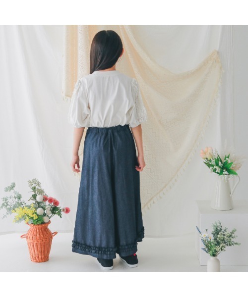 NHT(エヌエイチティー)の「エヌエイチティー フリルロングパンツ(その他パンツ・キッズ・ベージュ系その他6/インディゴブルー/ブラック・120cm/130cm/140cm/150cm/160cm/110cm)」の4枚目の写真