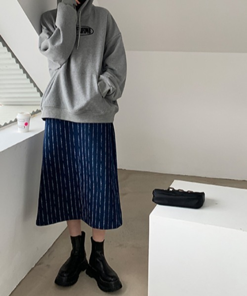 SHEPP(シープ)の「裏起毛 フロントロゴ ビッグパーカー(パーカー・レディース・ホワイト/グレー・M/L)」の12枚目の写真
