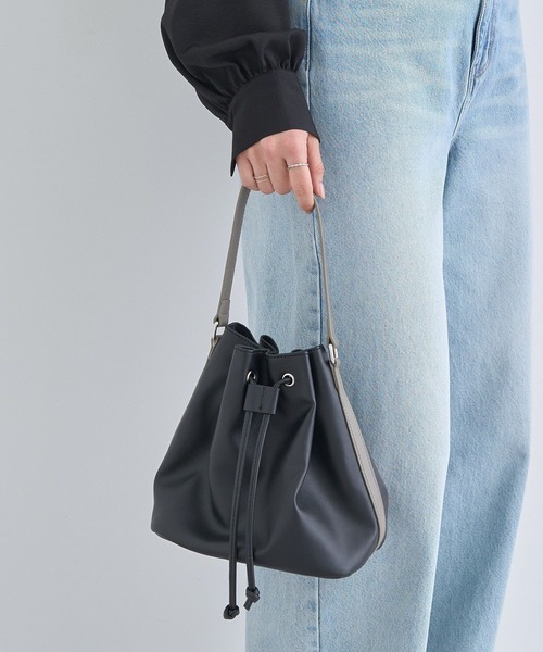 earth music&ecology（アースミュージックアンドエコロジー）の「バイカラーハンドルドロストバッグ（トートバッグ・レディース・ブルー/アイボリー/ブラック・FREE）」の5枚目の写真