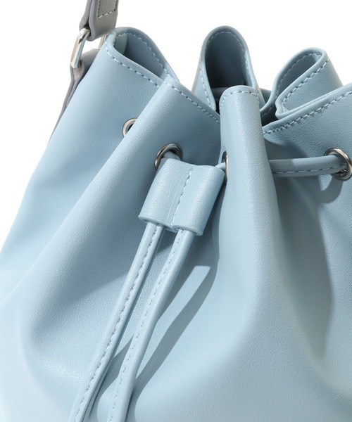 earth music&ecology（アースミュージックアンドエコロジー）の「バイカラーハンドルドロストバッグ（トートバッグ・レディース・ブルー/アイボリー/ブラック・FREE）」の7枚目の写真