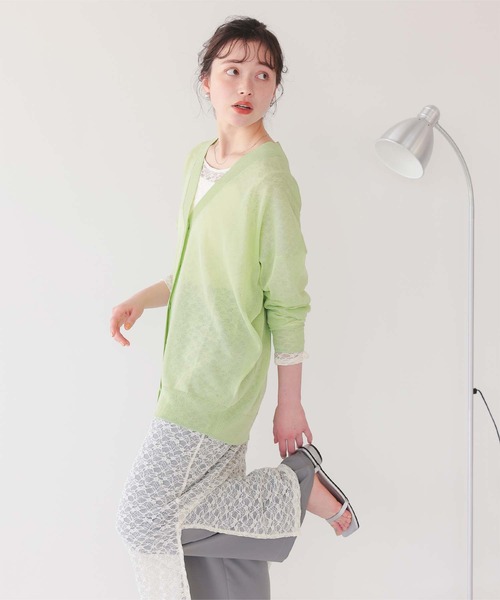 titivate(ティティベイト)の「ゆったりシアーVネックニットカーディガン(カーディガン/ボレロ・レディース・ブラック/ベージュ/ダークブラウン/ライトピンク/ライトグリーン/オフホワイト/レッド・S/L/M)」の17枚目の写真