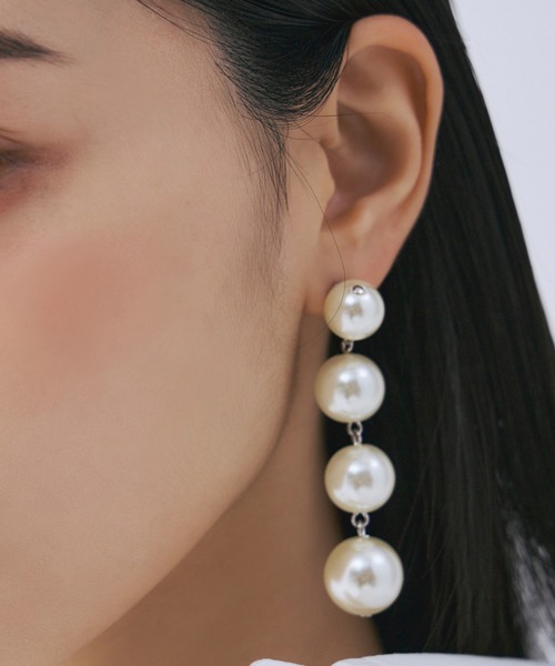 EIMY ISTOIRE（エイミーイストワール）の「バリエーションスウィングピアス（ピアス（両耳用）・レディース・シルバー/ホワイト・F）」の2枚目の写真