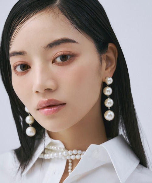 EIMY ISTOIRE（エイミーイストワール）の「バリエーションスウィングピアス（ピアス（両耳用）・レディース・シルバー/ホワイト・F）」の3枚目の写真