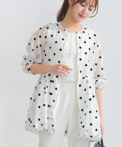 PICCIN PERLA（ピッチンペルラ）の「フロッキードットシアーブルゾン（ブルゾン・レディース・オフホワイト/ブラック・M）」の6枚目の写真