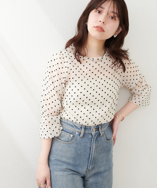 natural couture(ナチュラルクチュール)の「シアー×フロッキーバルーンフリル袖ブラウス(シャツ/ブラウス・レディース・アイボリー/オフホワイト/グレー/ブラック/ミント・FREE)」の1枚目の写真
