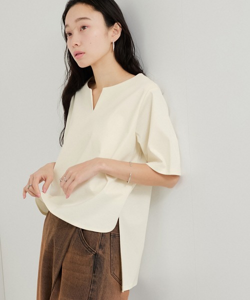 le cercle ADAM ET ROPE'（ルセルクルアダムエロペ）の「2WAYヘムカットプルオーバー（Tシャツ/カットソー・レディース・ホワイト/ライトグリーン/ブラック/ベージュ系/ホワイト系・FREE）」の2枚目の写真