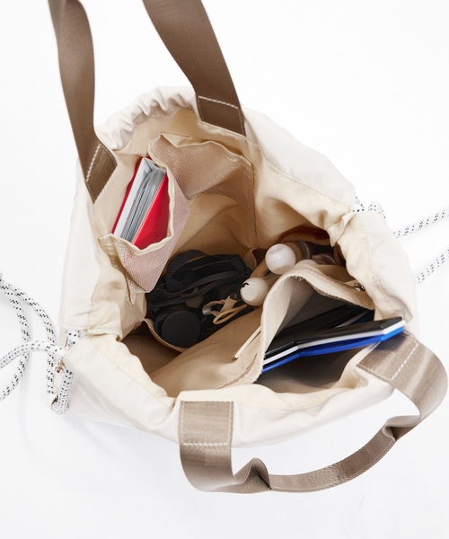 LOWELL things（ロウェル　シングス）の「【推し活】オシゴトナップサックトートバッグ/推し活バッグ/2WAY/うちわもすっぽり入る（バックパック/リュック・レディース・アイボリー/ブラック・フリー）」の22枚目の写真