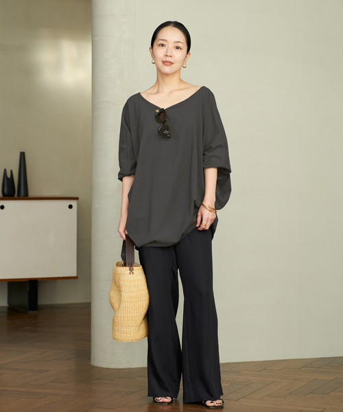 plage(プラージュ)の「silky satin minimal パンツ(その他パンツ・レディース・ブラック/カーキ・36/38)」の4枚目の写真