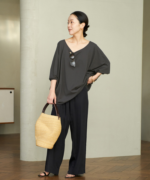 plage(プラージュ)の「silky satin minimal パンツ(その他パンツ・レディース・ブラック/カーキ・36/38)」の16枚目の写真