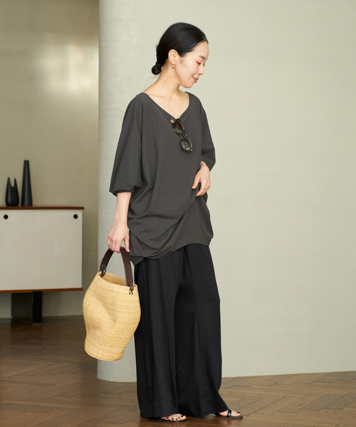 plage(プラージュ)の「silky satin minimal パンツ(その他パンツ・レディース・ブラック/カーキ・36/38)」の18枚目の写真