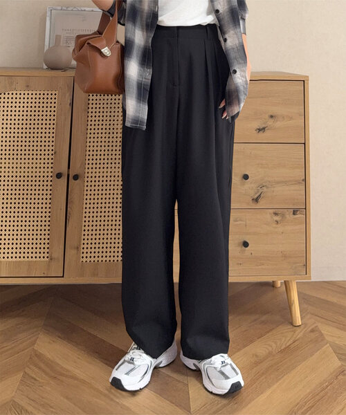 KOBE LETTUCE（コウベレタス）の「[ 春名亜美さんコラボ ]選べる3丈リネンライクタックパンツ（その他パンツ・レディース・ピンク系/ブラック/ベージュ系/ピンク/ブルー系/ブラック系/ベージュ/ブルー/グレー系/アイボリー系/ブラック系2・M2/M3/M1）」の4枚目の写真