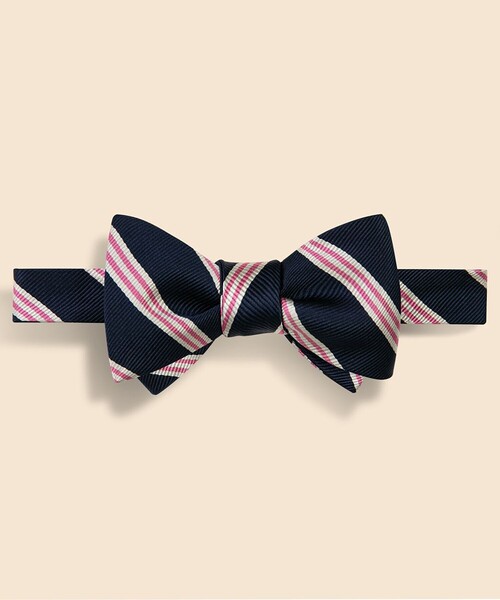 BROOKS BROTHERS（ブルックスブラザーズ）の「シルク　ミニBB#1ストライプ　レップボウタイ　Made in USA（蝶ネクタイ・メンズ・ホワイト×ネイビー/ネイビー/グリーン/ブルー・ONE SIZE）」の2枚目の写真