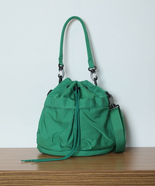 Munich(ミューニック)の「ポリエステルウェザーヘルメットバッグ(ショルダーバッグ・レディース・ベージュ/ブラック/ライトグレー/グリーン/レッド/パープル/オレンジ/カーキ・FREE)」の1枚目の写真