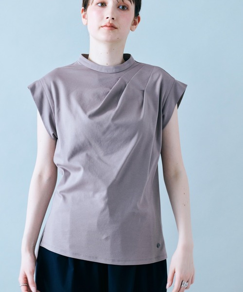 Audie a Muses(オーディアミューズ)の「アシンメトリータックプルオーバー(Tシャツ/カットソー・レディース・ブラウン/オフホワイト/ブラック・42/38)」の9枚目の写真