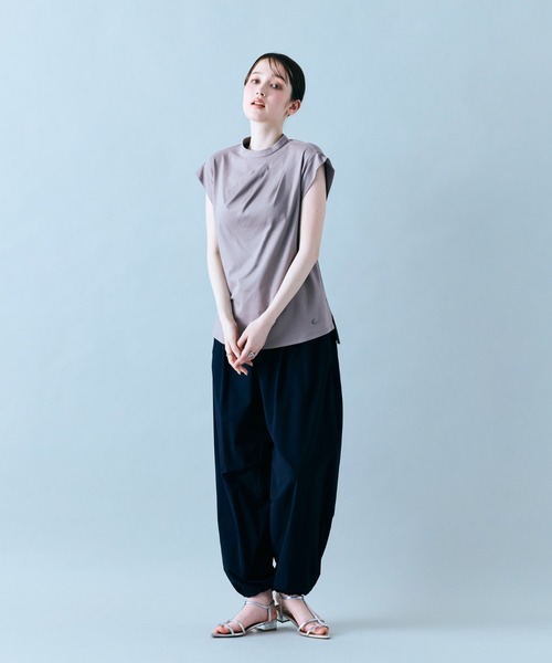 Audie a Muses(オーディアミューズ)の「アシンメトリータックプルオーバー(Tシャツ/カットソー・レディース・ブラウン/オフホワイト/ブラック・42/38)」の14枚目の写真