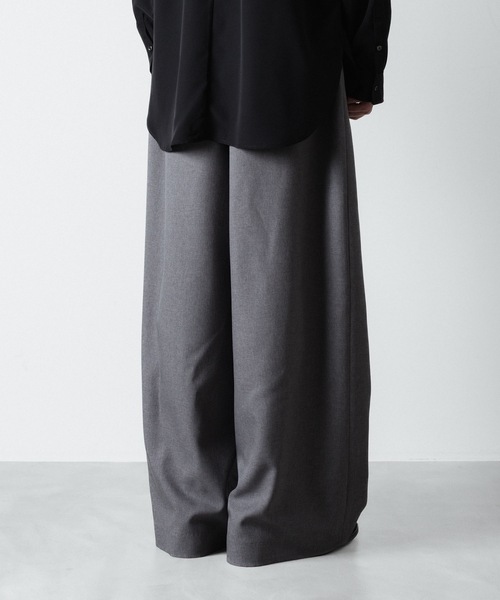ato（アトウ）の「RECYCLE POLYESTER WIDE PANTS（スラックス・メンズ・トップグレー/ブラック/ベージュ・44/46/48）」の13枚目の写真