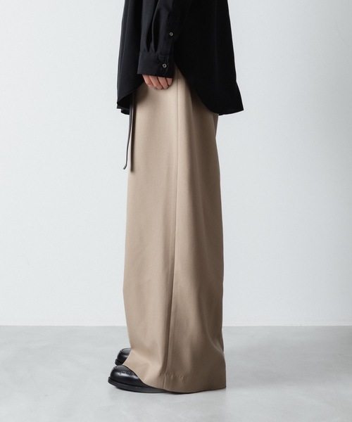 ato（アトウ）の「RECYCLE POLYESTER WIDE PANTS（スラックス・メンズ・トップグレー/ブラック/ベージュ・44/46/48）」の6枚目の写真