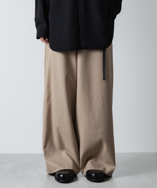 ato（アトウ）の「RECYCLE POLYESTER WIDE PANTS（スラックス・メンズ・トップグレー/ブラック/ベージュ・44/46/48）」の21枚目の写真