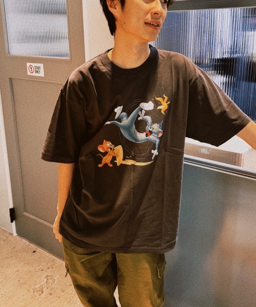 minius(ミニウス)の「【Tom&Jerry/トムとジェリー】""TOM and JERRY"" T-Shirt"半袖プリントTシャツ ビックシルエット ピグメント加工 ヴィンテージライク(Tシャツ/カットソー・メンズ・ホワイト/チャコールグレー・MEDIUM/LARGE/X-LARGE)」の8枚目の写真