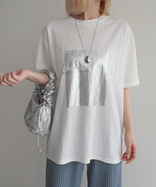 Rashik(ラシク)の「箔プリント冷感Tシャツ 接触冷感(Tシャツ/カットソー・レディース・ホワイト×シルバー/ブラック×シルバー/ホワイト×ゴールド・FREE)」の2枚目の写真