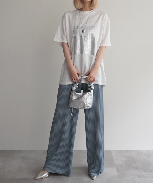 Rashik(ラシク)の「箔プリント冷感Tシャツ 接触冷感(Tシャツ/カットソー・レディース・ホワイト×シルバー/ブラック×シルバー/ホワイト×ゴールド・FREE)」の11枚目の写真