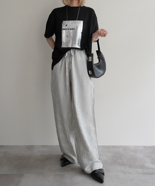 Rashik(ラシク)の「箔プリント冷感Tシャツ 接触冷感(Tシャツ/カットソー・レディース・ホワイト×シルバー/ブラック×シルバー/ホワイト×ゴールド・FREE)」の6枚目の写真