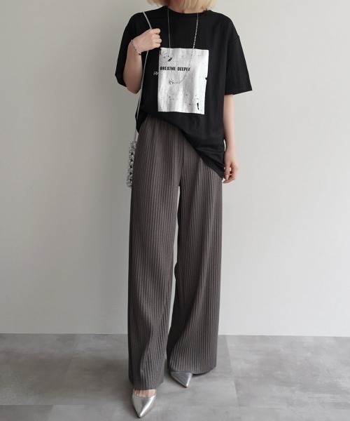 Rashik(ラシク)の「箔プリント冷感Tシャツ 接触冷感(Tシャツ/カットソー・レディース・ホワイト×シルバー/ブラック×シルバー/ホワイト×ゴールド・FREE)」の5枚目の写真