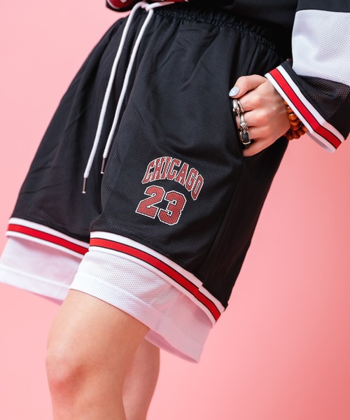 a.p.o.v.(エーピーオービー)の「a.p.o.v. CHICAGOロゴオーバーサイズメッシュハーフパンツ(その他パンツ・メンズ・ブラック/レッド・ONESIZE)」の2枚目の写真