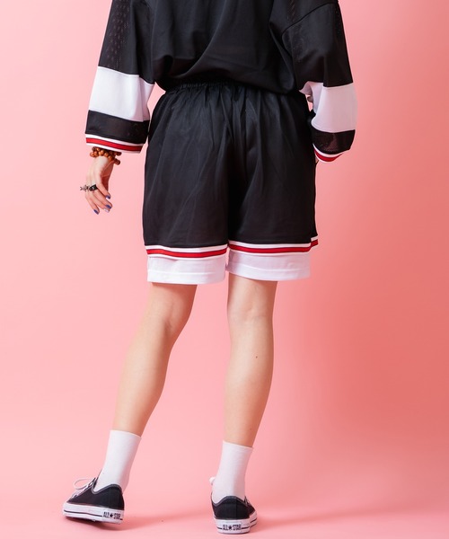 a.p.o.v.(エーピーオービー)の「a.p.o.v. CHICAGOロゴオーバーサイズメッシュハーフパンツ(その他パンツ・メンズ・ブラック/レッド・ONESIZE)」の4枚目の写真