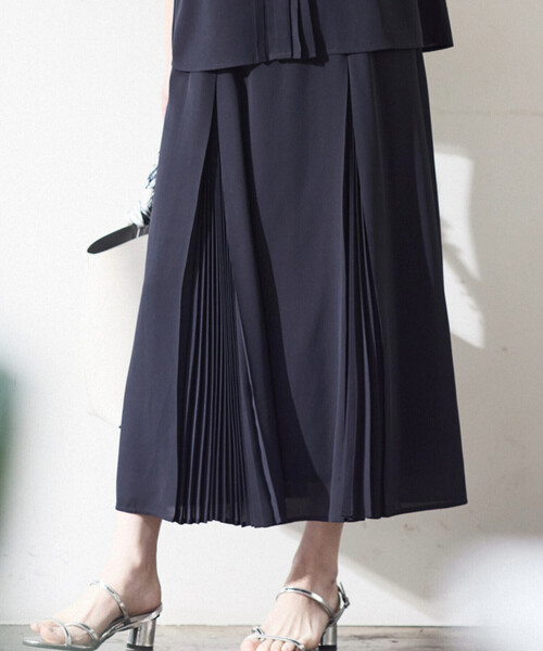 COMME CA ISM(コムサイズム)の「切替プリーツデザイン スカート(スカート・レディース・ネイビー/カーキ・MEDIUM/LARGE)」の1枚目の写真