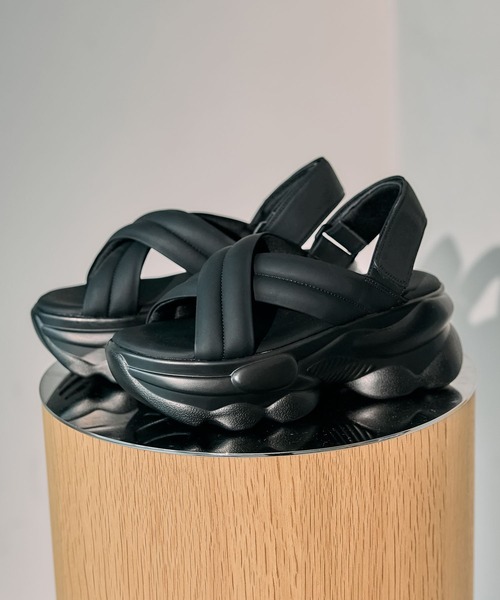 LEPSIM（レプシィム）の「パデッドクロスサンダル　494467（サンダル・レディース・アイボリー/ブラック・MEDIUM/LARGE）」の5枚目の写真